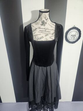 Blu Pepper Black Velvet Long-Sleeve Square Neck Top